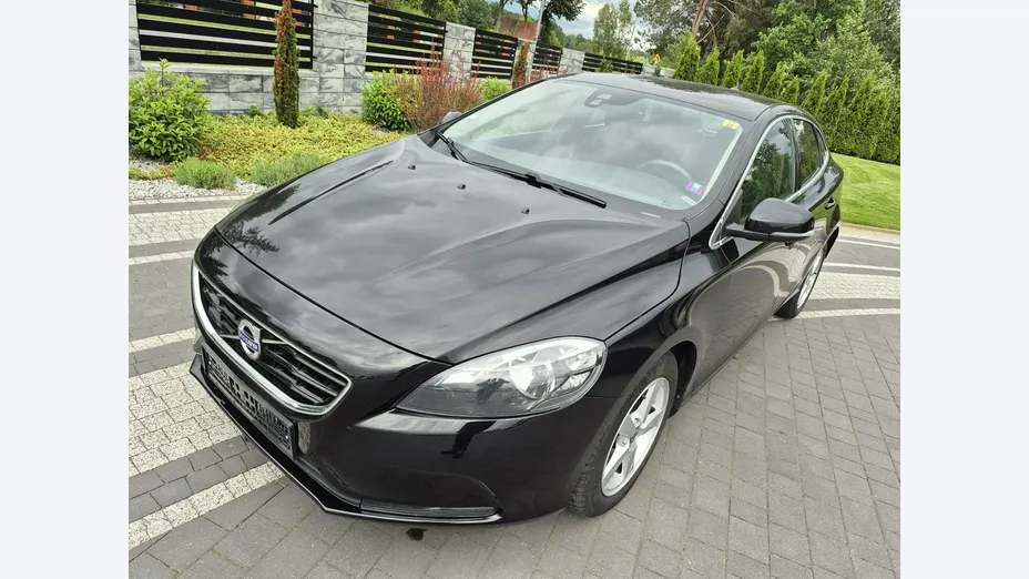 VOLVO V40 -