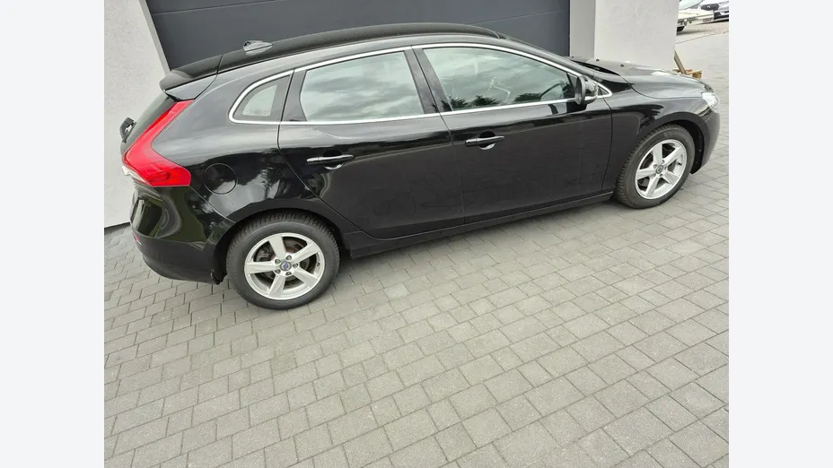 VOLVO V40 -