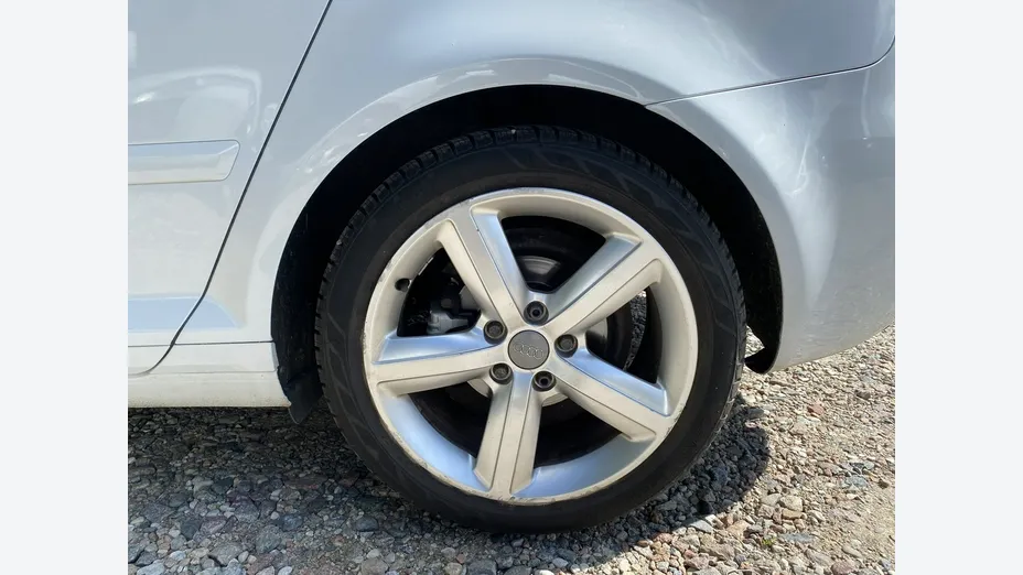 AUDI A4 -