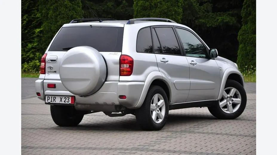 TOYOTA RAV4 -