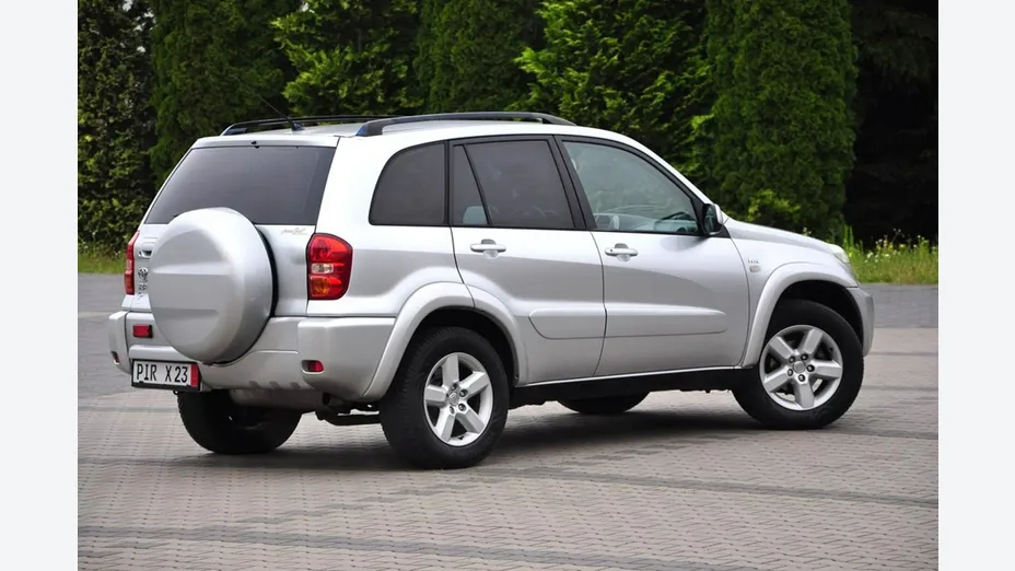 TOYOTA RAV4 -