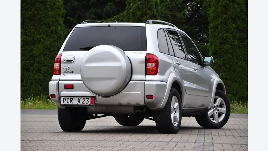 TOYOTA RAV4 -