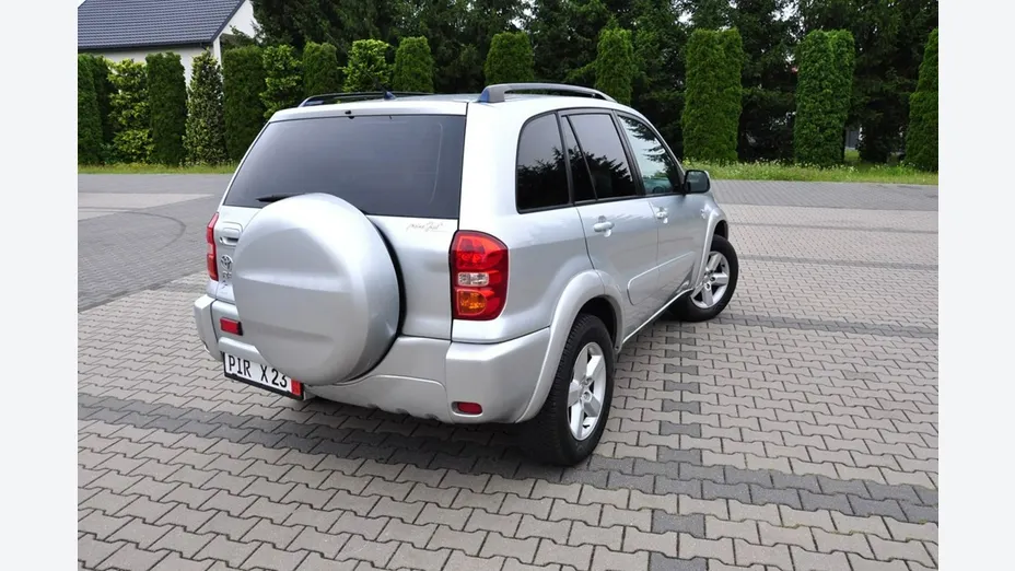 TOYOTA RAV4 -