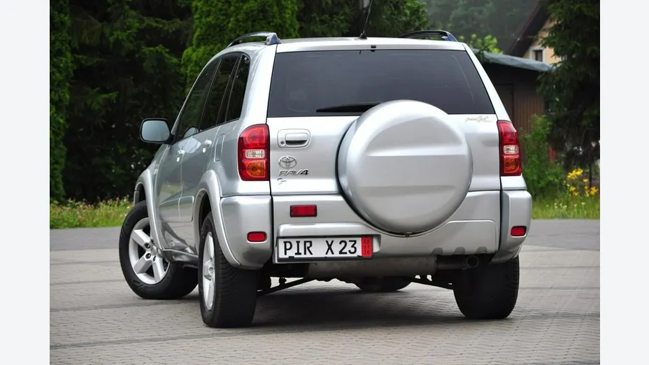 TOYOTA RAV4 -