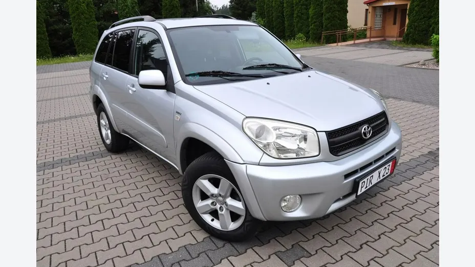 TOYOTA RAV4 -