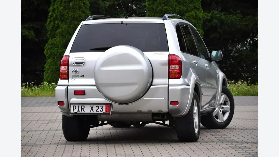 TOYOTA RAV4 -