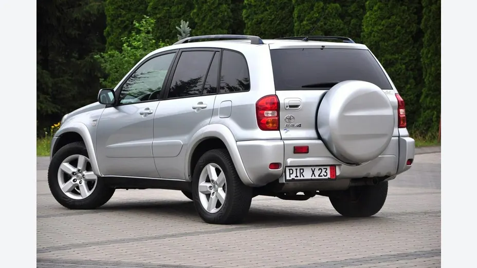 TOYOTA RAV4 -