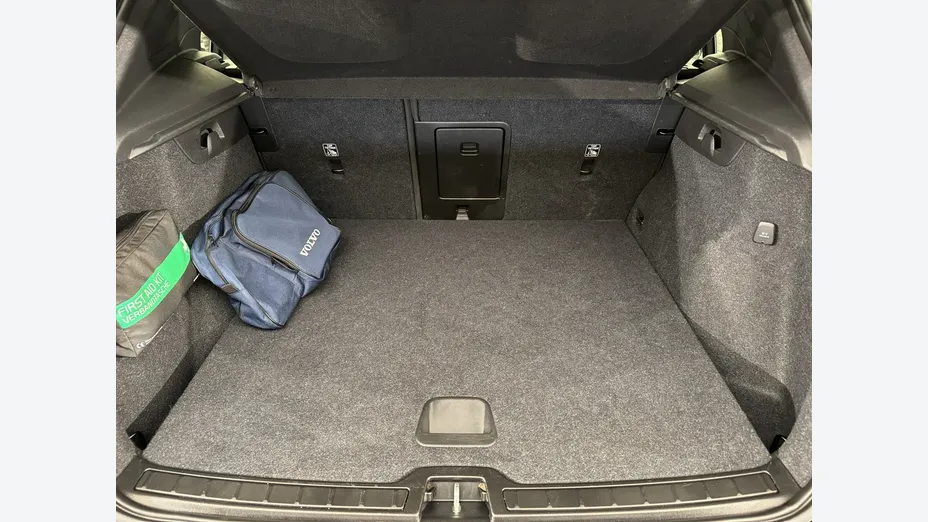 VOLVO XC40 -