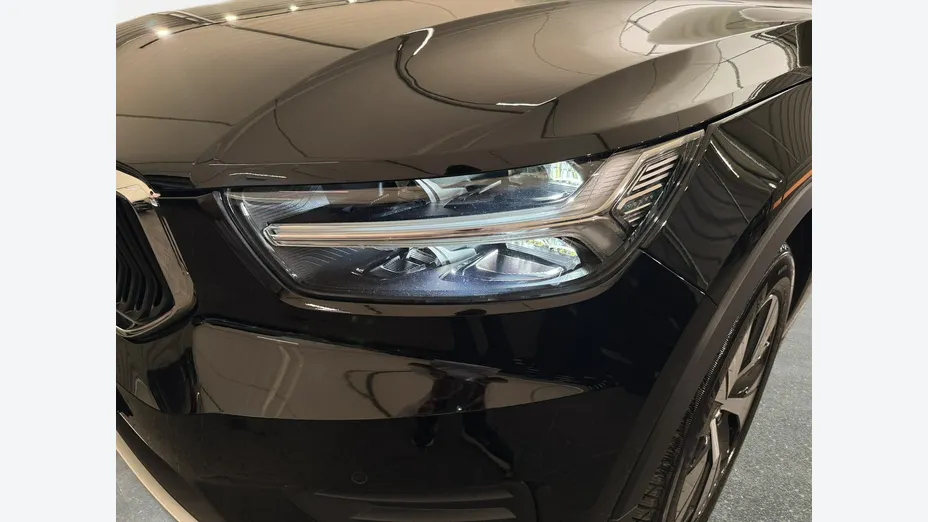 VOLVO XC40 -
