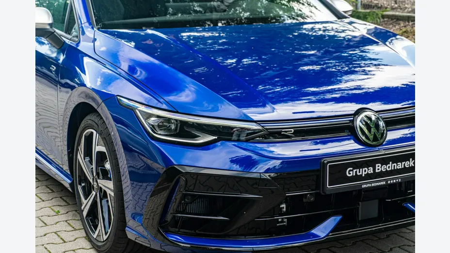 VOLKSWAGEN Golf -