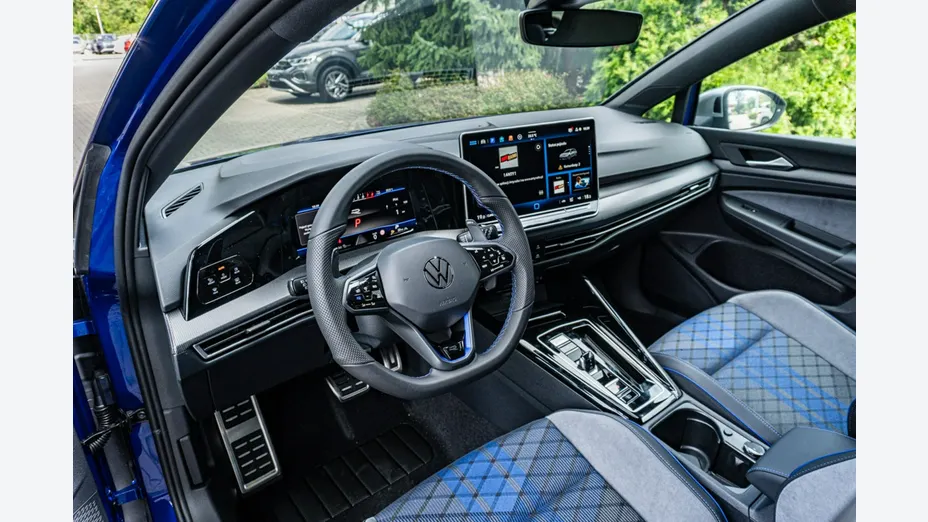 VOLKSWAGEN Golf -