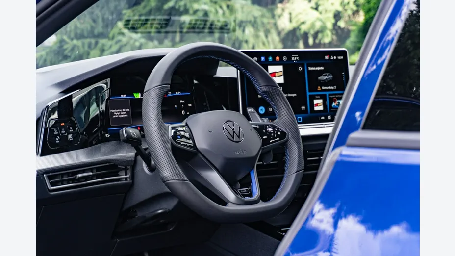 VOLKSWAGEN Golf -
