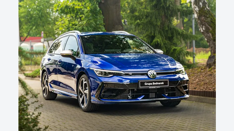 VOLKSWAGEN Golf -