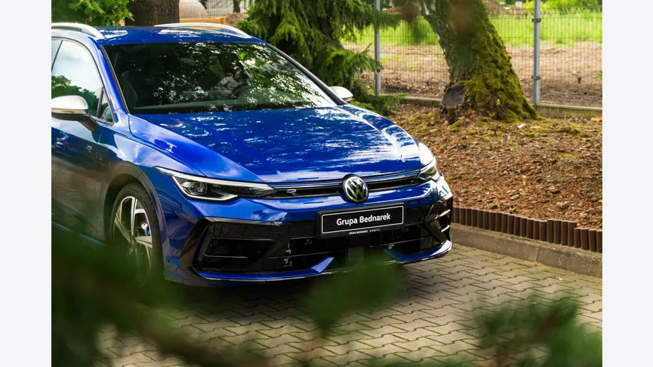 VOLKSWAGEN Golf -