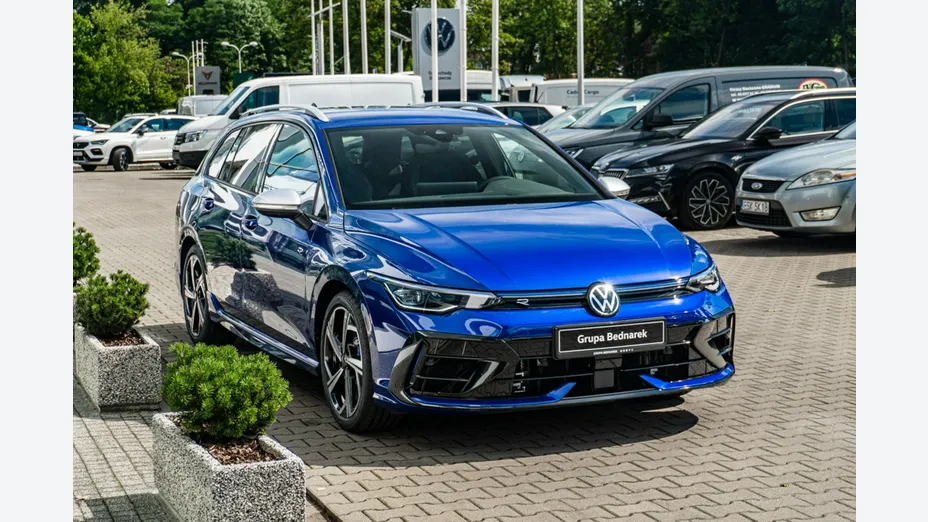 VOLKSWAGEN Golf -