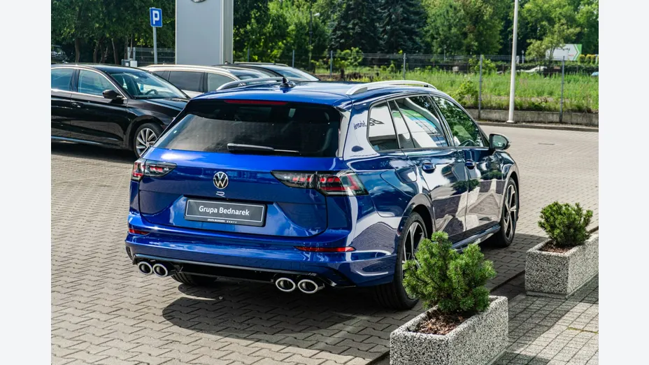 VOLKSWAGEN Golf -