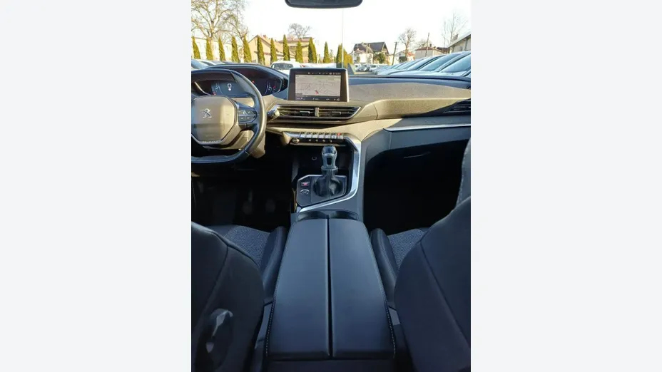 PEUGEOT 3008 -