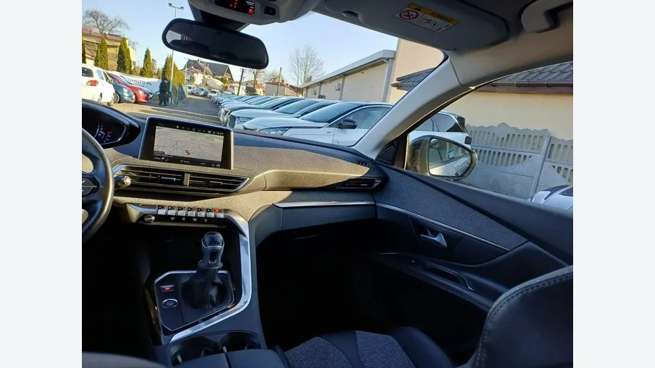 PEUGEOT 3008 -