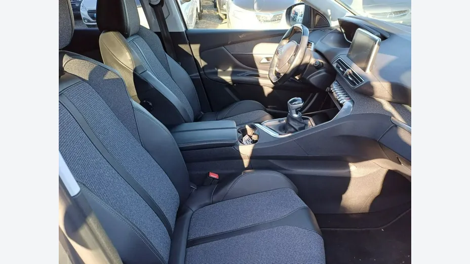 PEUGEOT 3008 -