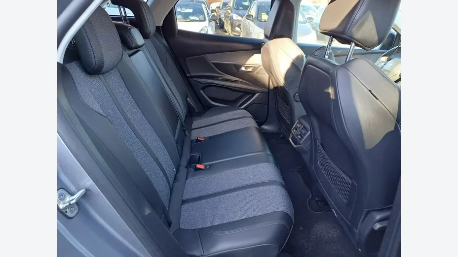 PEUGEOT 3008 -