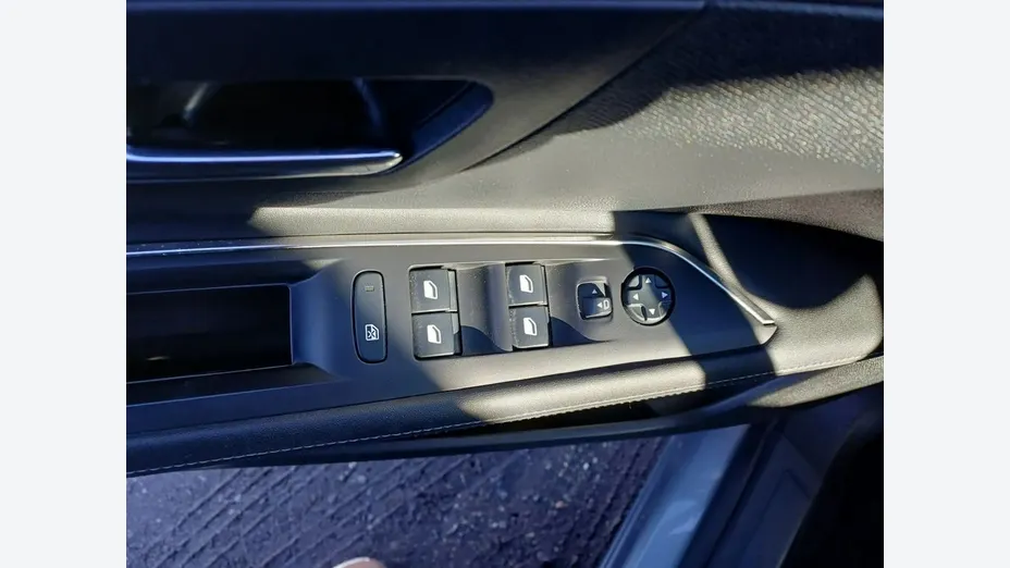 PEUGEOT 3008 -