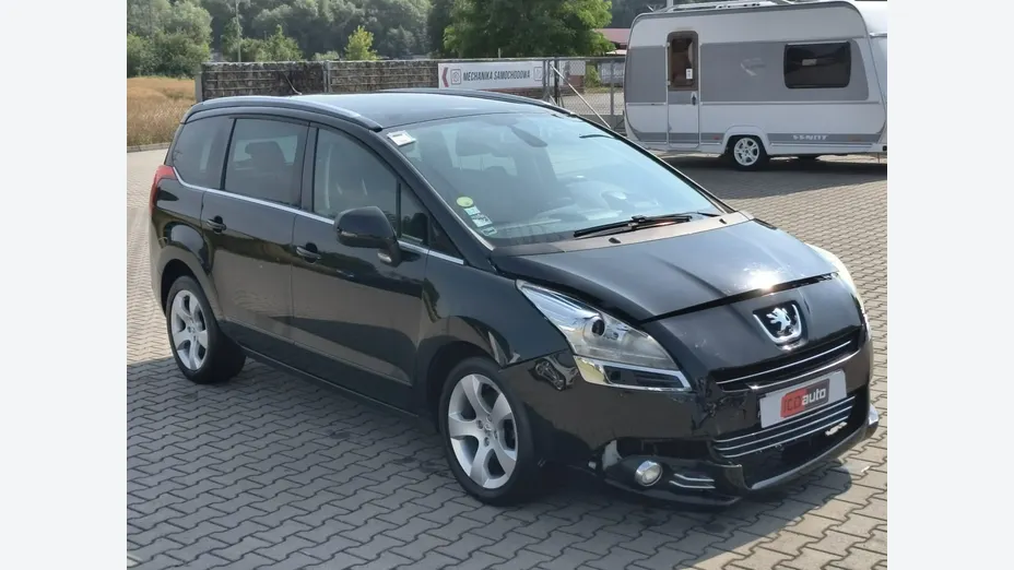 PEUGEOT 5008 -