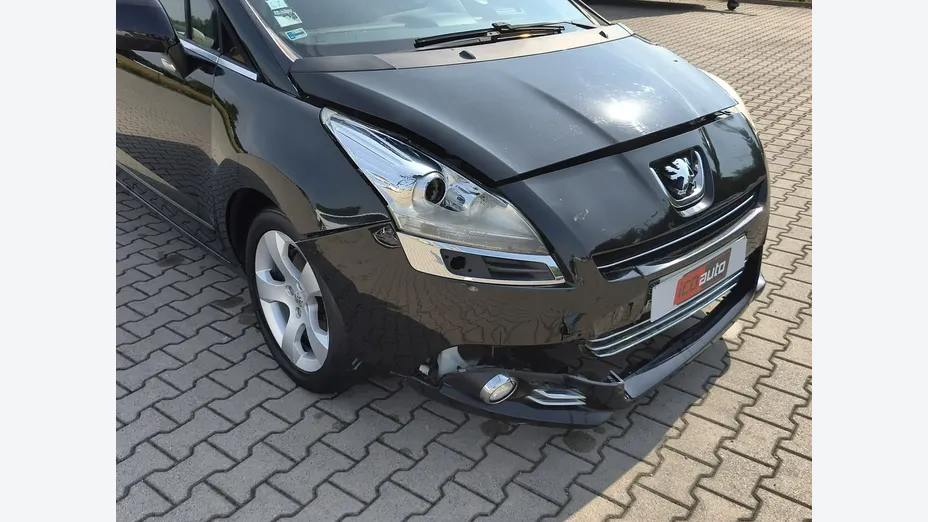 PEUGEOT 5008 -