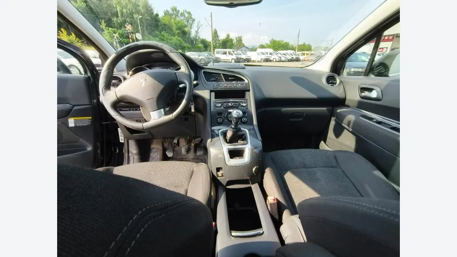 PEUGEOT 5008 -