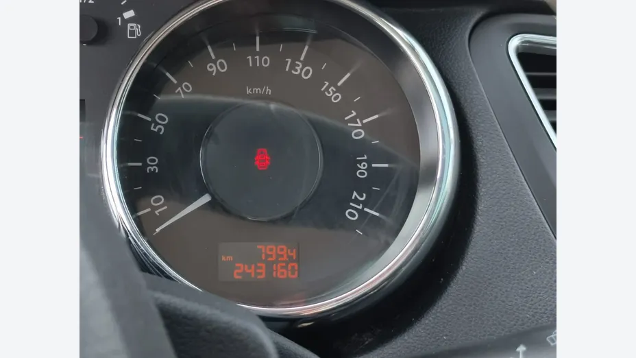 PEUGEOT 5008 -
