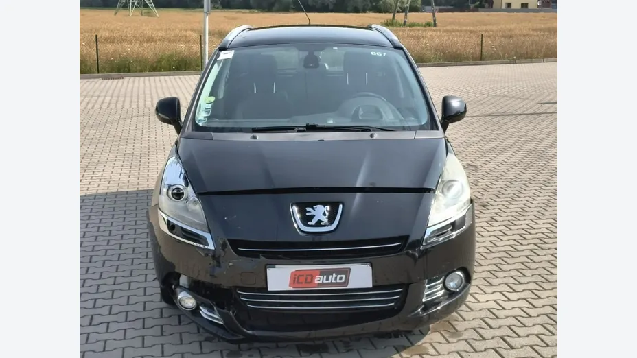 PEUGEOT 5008 -