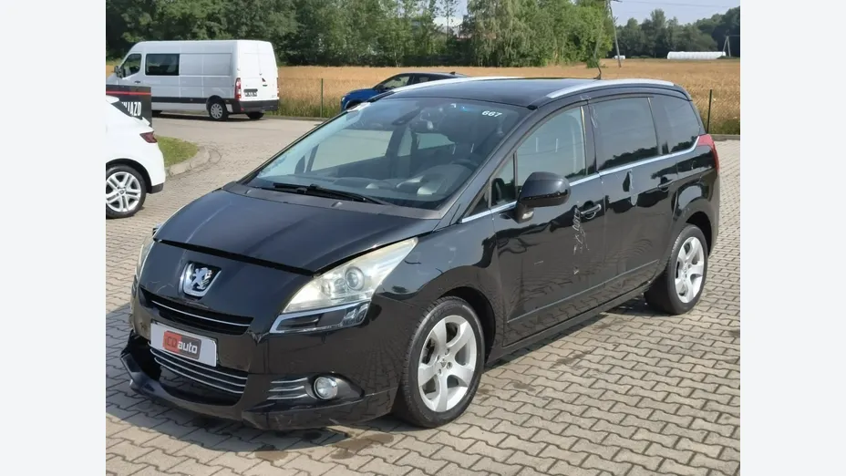 PEUGEOT 5008 -