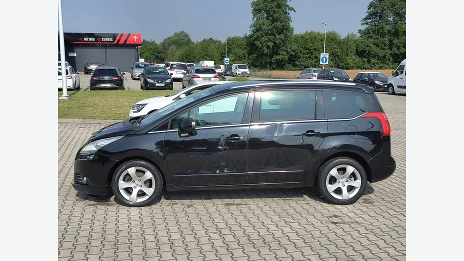 PEUGEOT 5008 -