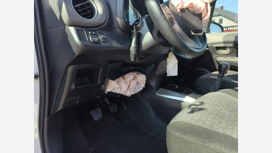 TOYOTA Yaris -