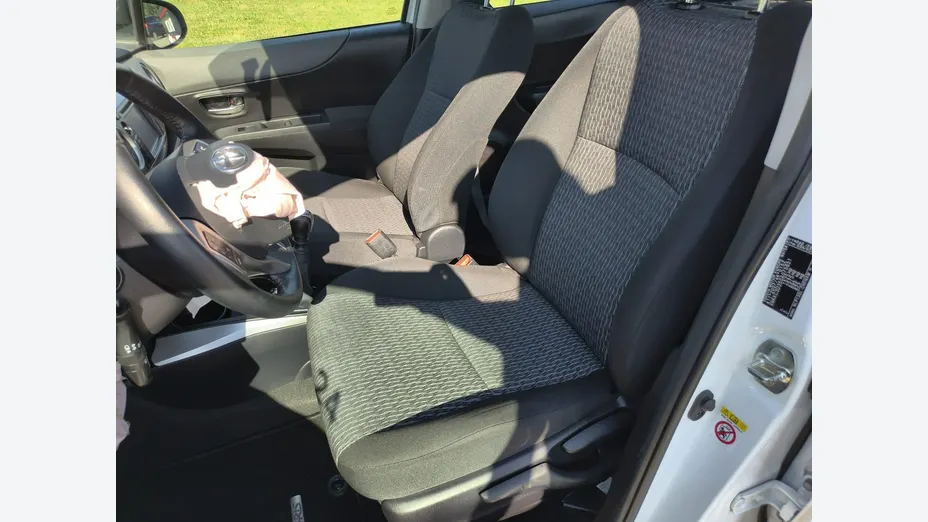 TOYOTA Yaris -