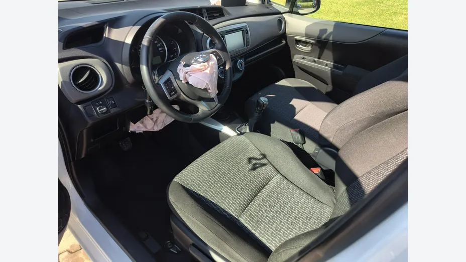 TOYOTA Yaris -