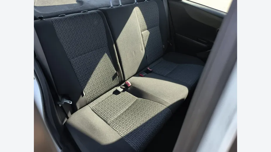 TOYOTA Yaris -