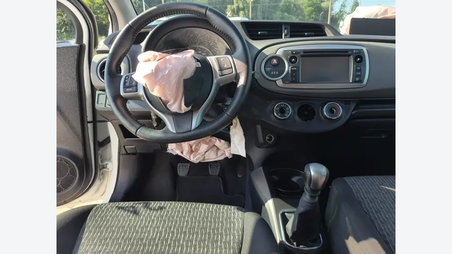 TOYOTA Yaris -