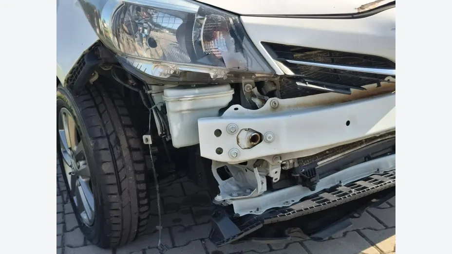 TOYOTA Yaris -