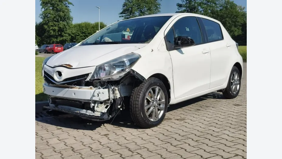 TOYOTA Yaris -