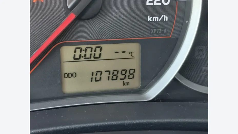TOYOTA Yaris -