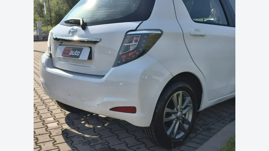 TOYOTA Yaris -