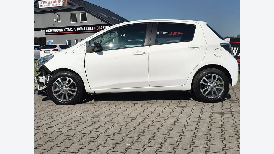 TOYOTA Yaris -