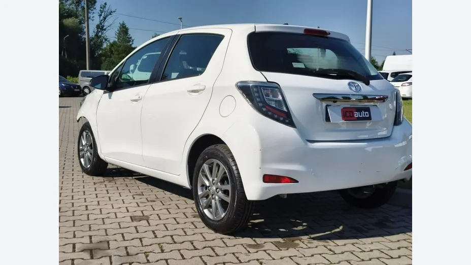 TOYOTA Yaris -