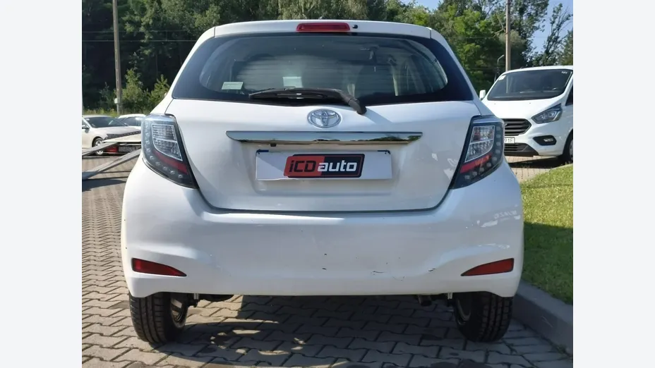 TOYOTA Yaris -