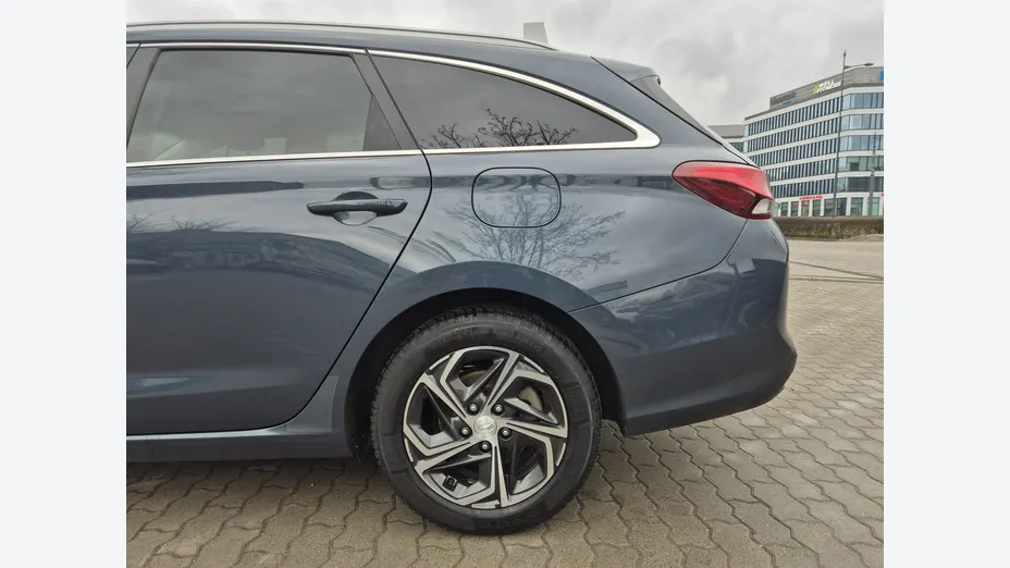 HYUNDAI i30 -