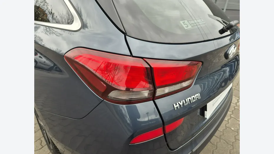 HYUNDAI i30 -
