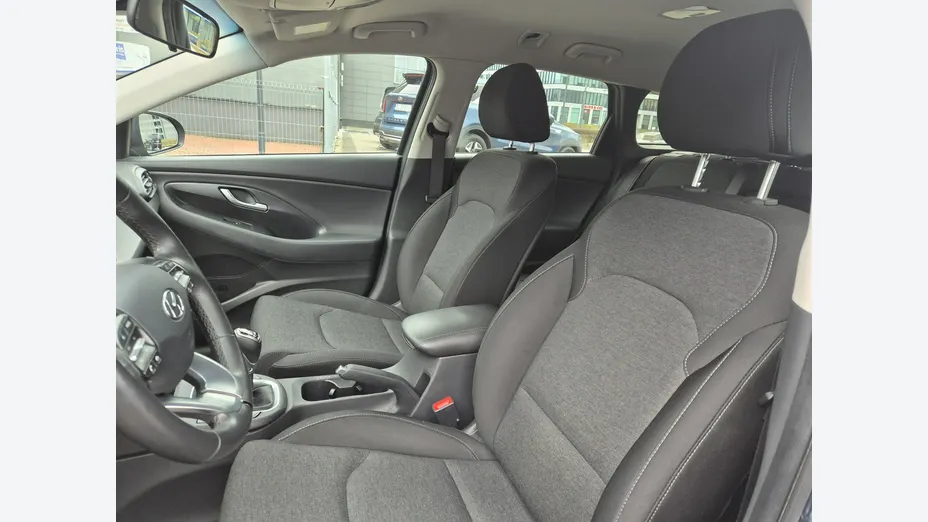 HYUNDAI i30 -