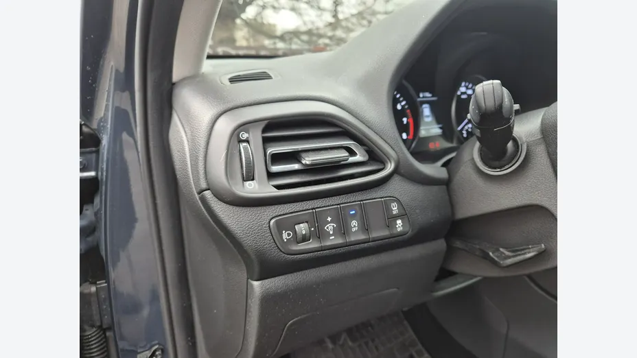 HYUNDAI i30 -