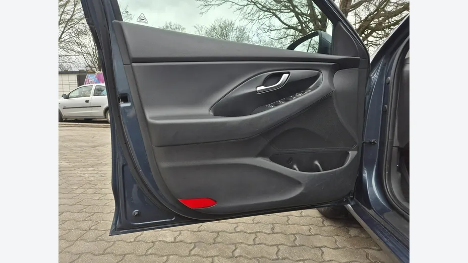 HYUNDAI i30 -