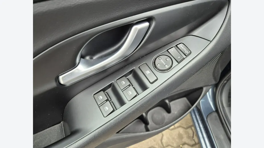 HYUNDAI i30 -